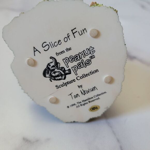 A slice of the Fun Peanut Pals Sculpture Collection by Tom Newson elephant picni - Picture 5 of 5